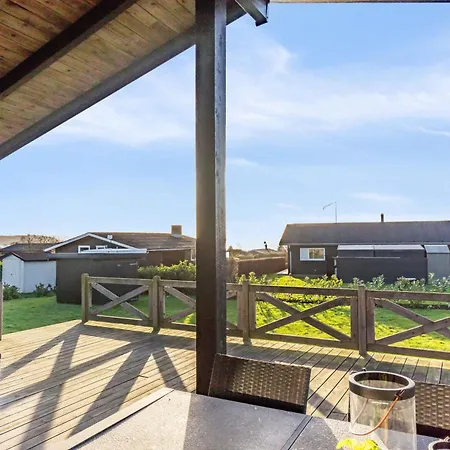 Cozy Summer House Close To And Nature Ferienhaus