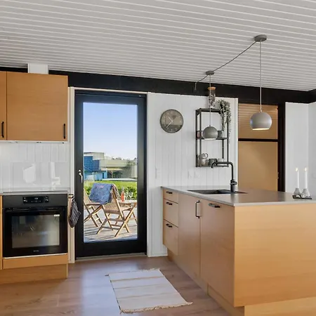 Cozy Summer House Close To And Nature Rønde